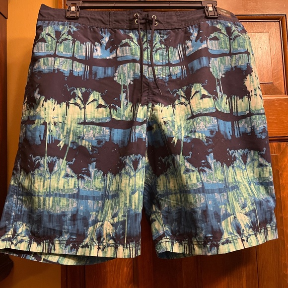 NWT Men’s Blue Patterned Swim Trunks.  Size L. - Picture 1 of 9